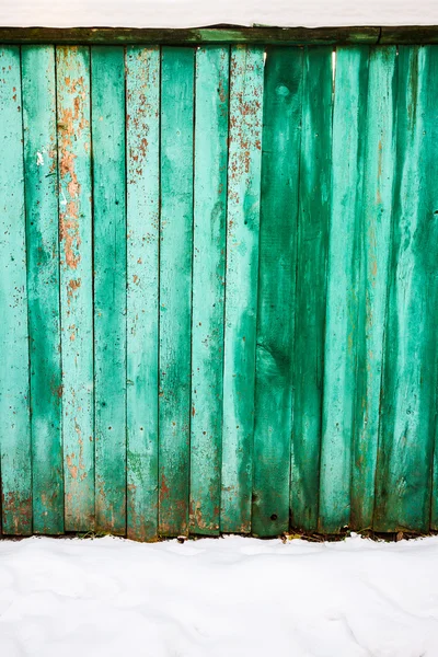 Pelling green paint on wood fence — Stock Photo, Image