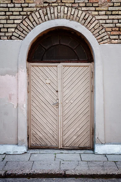 Porta velha e passos — Fotografia de Stock