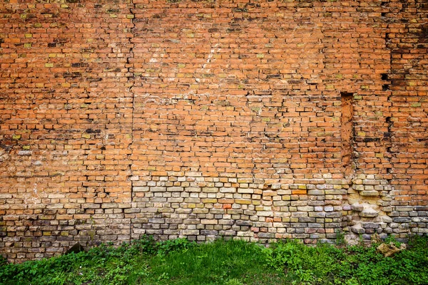 Kırmızı ve sarı tuğla duvar arkaplanı — Stok fotoğraf