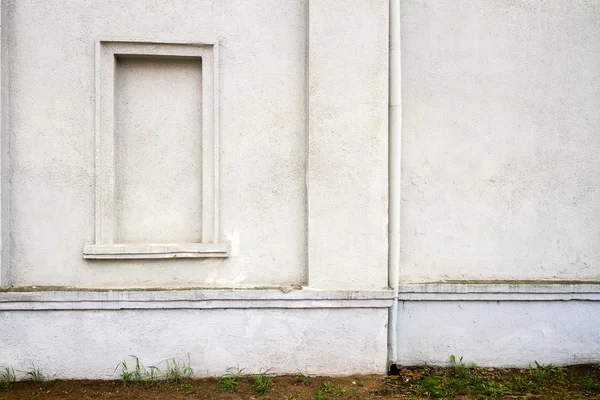 Архітектурні деталі на білій стіні — стокове фото