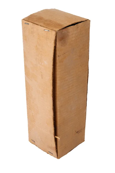 Бурый картонный ящик изолирован на белом — стоковое фото