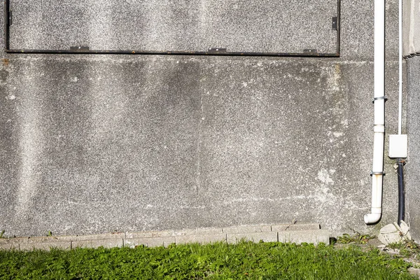 Oude Grijze Gebarsten Gipsplaten Muur Verlaten Buitenstedelijke Achtergrond — Stockfoto