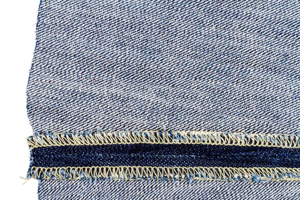 Pièce Tissu Jeans Bleu Isolé Sur Fond Blanc Bordures Rugueuses — Photo