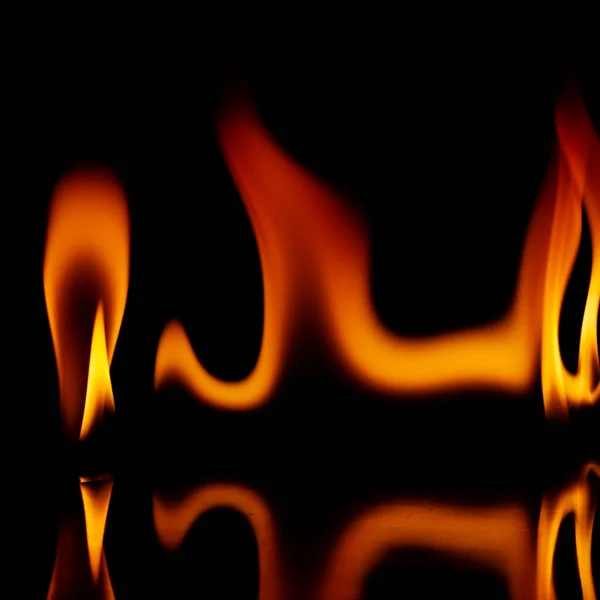 Siyah Arkaplanda Izole Edilmiş Yangın Alevleri — Stok fotoğraf