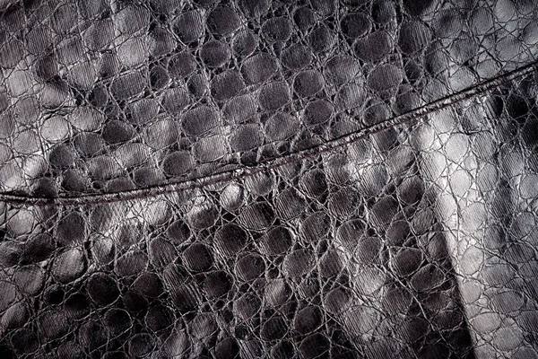 人工黒の爬虫類革のテクスチャの背景 フェイクレザーテクスチャ — ストック写真