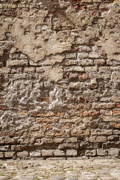 Παλιός Τοίχος Από Τούβλα Και Μια Πλακόστρωτη Πέτρα — Φωτογραφία Αρχείου