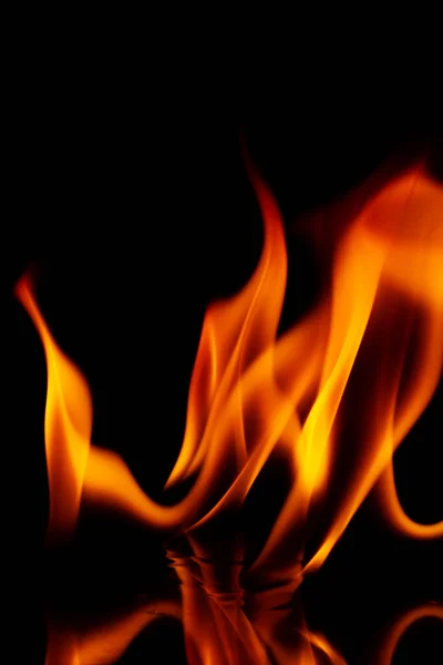 Feuerflammen Isoliert Auf Schwarzem Hintergrund — Stockfoto