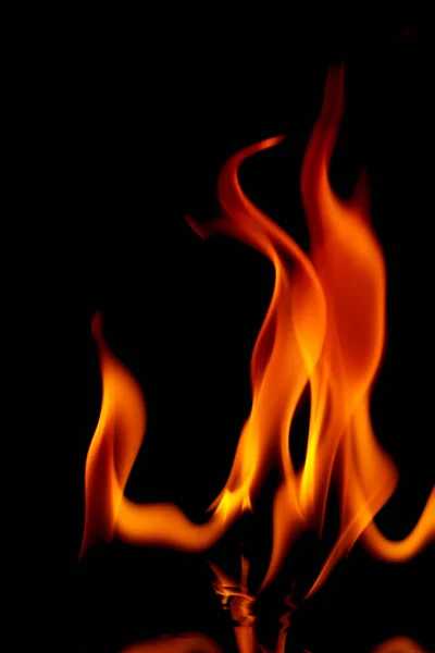 Feuerflammen Isoliert Auf Schwarzem Hintergrund — Stockfoto