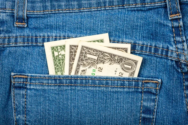 Geld in der Tasche, blaue Jeans — Stockfoto