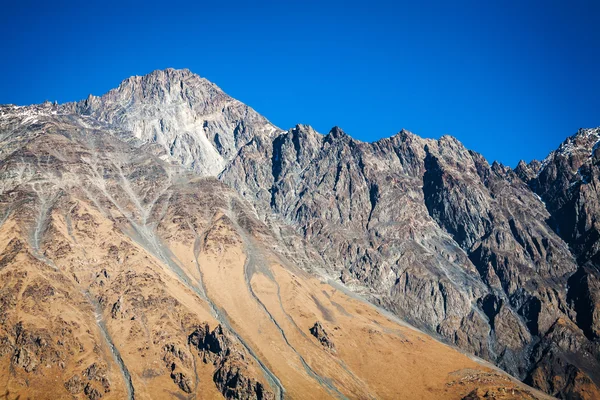 Kaukasus bergen i Georgien — Stockfoto