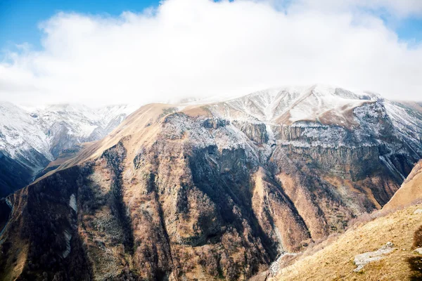 Kaukasus bergen i Georgien — Stockfoto