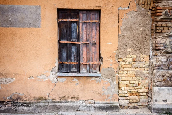 Ventana tapiada — Foto de Stock