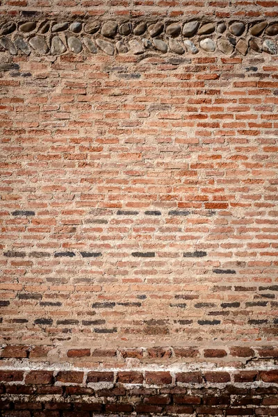 Stein und Ziegelmauer — Stockfoto