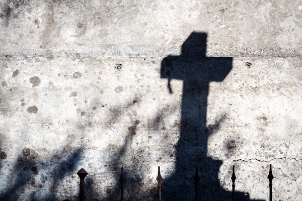Тень креста — стоковое фото