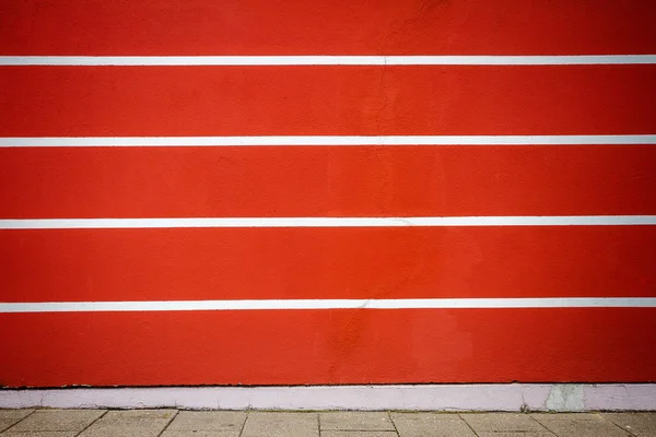 Red and white lined plaster wall — Stock Photo, Image