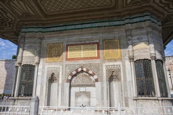 Gros plan de la fontaine du sultan Ahmed III — Photo