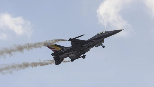 F - 16 Uhr der belgischen Luftwaffe in der 4. Athener Flugwoche 12 / 09 / 2015 Griechenland — Stockfoto