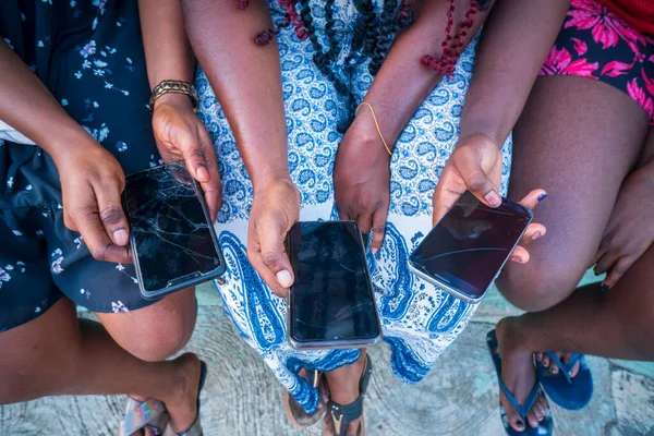 Ludzie Pęknięty Ekran Smartfona — Zdjęcie stockowe