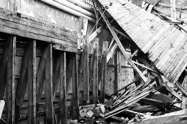 In an old teared of broken abandoned factory — Stock Photo, Image