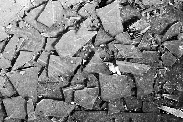 En una vieja desgarrada fábrica abandonada rota Imagen De Stock