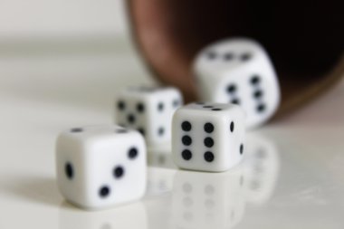 Spiel oyun spielen wuerfel zar fincanı
