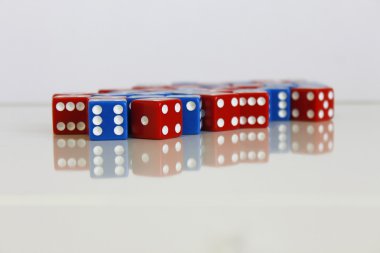 wuerfel Spiel oyun spielen rot blau zar