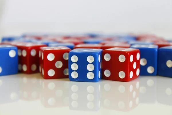 Würfel wuerfel spiel spiel spielen rot blau — Stockfoto