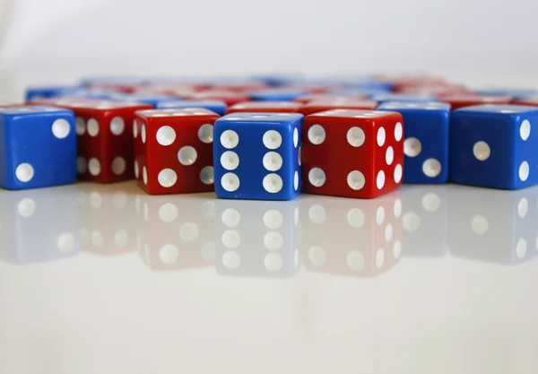 Würfel wuerfel spiel spiel spielen rot blau — Stockfoto