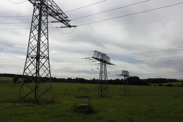 Torre elétrica pilão energia de alta tensão Strom — Fotografia de Stock