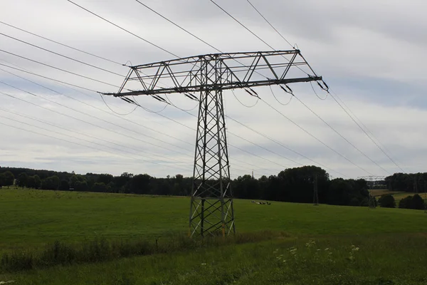 Torre elétrica pilão energia de alta tensão Strom — Fotografia de Stock