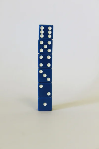 Wuerfel Spiel hry kostky hnít blau číslo — Stock fotografie