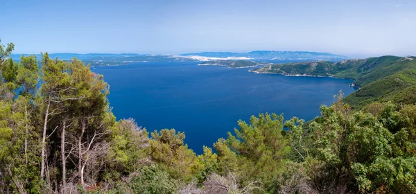 Panoramisch uitzicht van de Adriatische zee van eiland Cres — Stockfoto