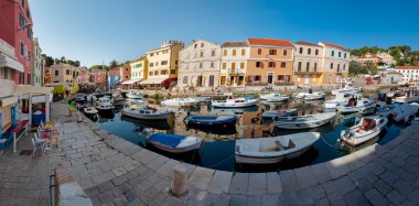 Panoramik liman ve şehir, Veli Losinj