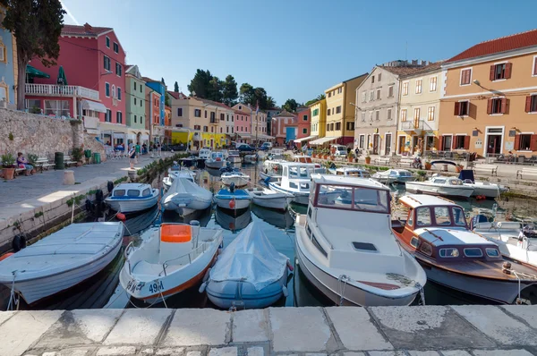 Boats in Veli losinj port and town — Stock Photo, Image