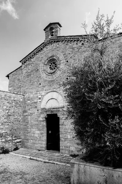 San Jacopo church fachade at San Gimignano BW — Stock Photo, Image