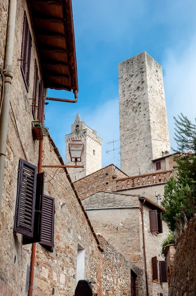 Secondary street view and tower at San Gimignano — Stock Photo, Image