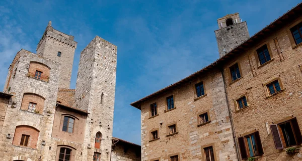 Türme und Gebäude in San Gimignano — Stockfoto