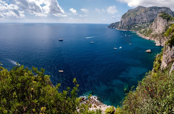 Panoramik Marina Piccola ve Tiren Denizi Capri Isl içinde Stok Fotoğraf