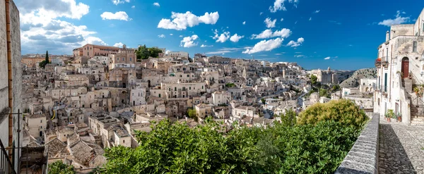 从大教堂广场 Sassi di 马泰拉古城的全景视图 — 图库照片