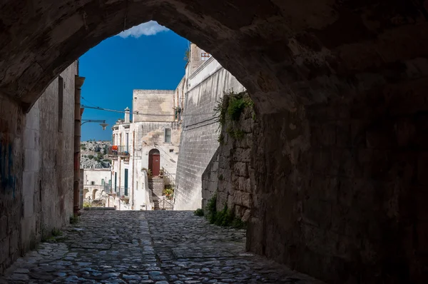 Passage and buildings in ancient town Sassi di Matera — Stock Photo, Image