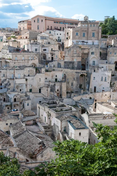 建筑物在古代 Sassi di 马泰拉的街道全景视图 — 图库照片