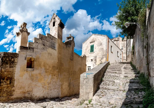 Ulica widok przejścia i schody w starożytnych Sassi di Matera — Zdjęcie stockowe