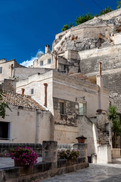 Calle vista de la antigua ciudad de Sassi di Matera — Foto de Stock