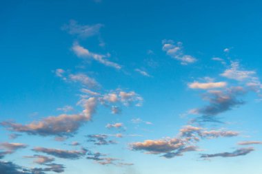 Mavi gökyüzü arka plan güzel bulutlar ile