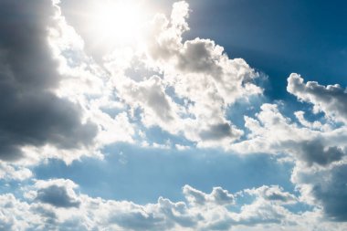 Mavi gökyüzü arka plan güzel bulutlar ile