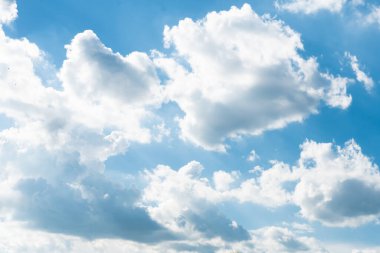 Mavi gökyüzü arka plan güzel bulutlar ile