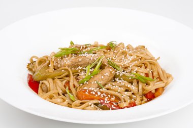 Udon iğne domuz eti ve sebze ile