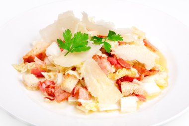 Sezar salatası jambon ve parmesan peyniri ile