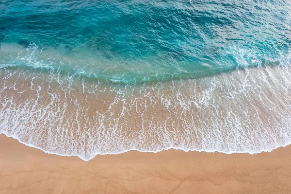 Güzel Yumuşak Dalgaların Soyutlanması Plaj Arka Planına Gelir Kum Sahili — Stok fotoğraf