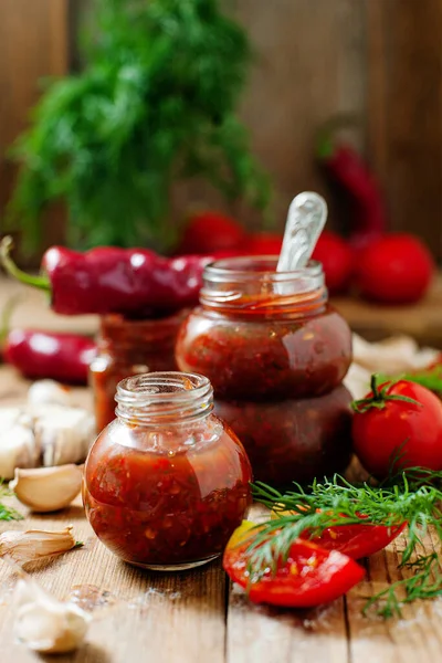 Tomate Sause Adjika Garrafa Com Ingredientes Endro Tomate Alho Pimenta — Fotografia de Stock